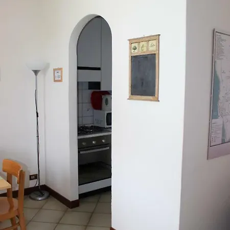 Angolo Aromatico مانديلو ديل لاريو